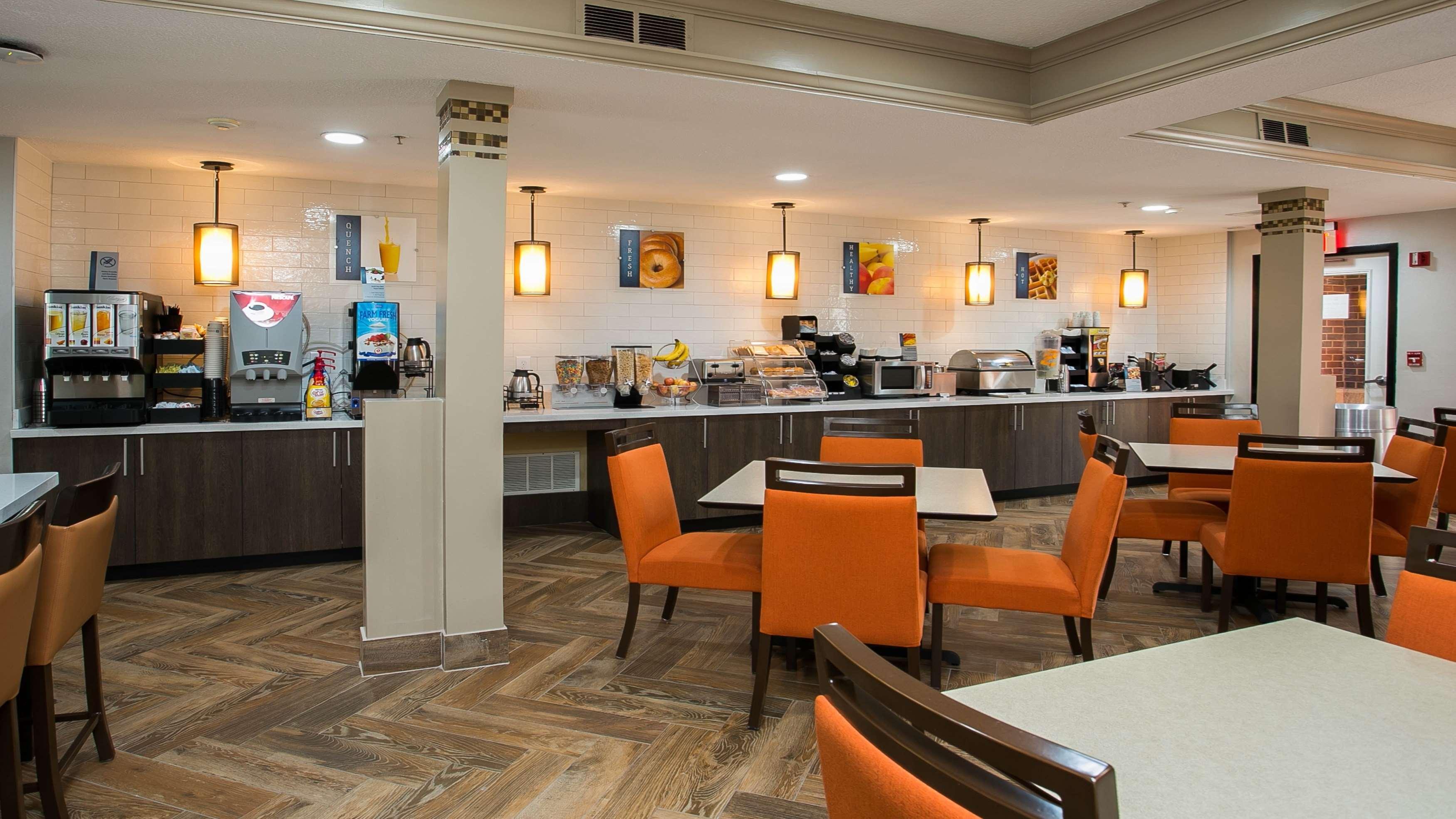 Best Western Plus Addison/Dallas Hotel Bagian luar foto