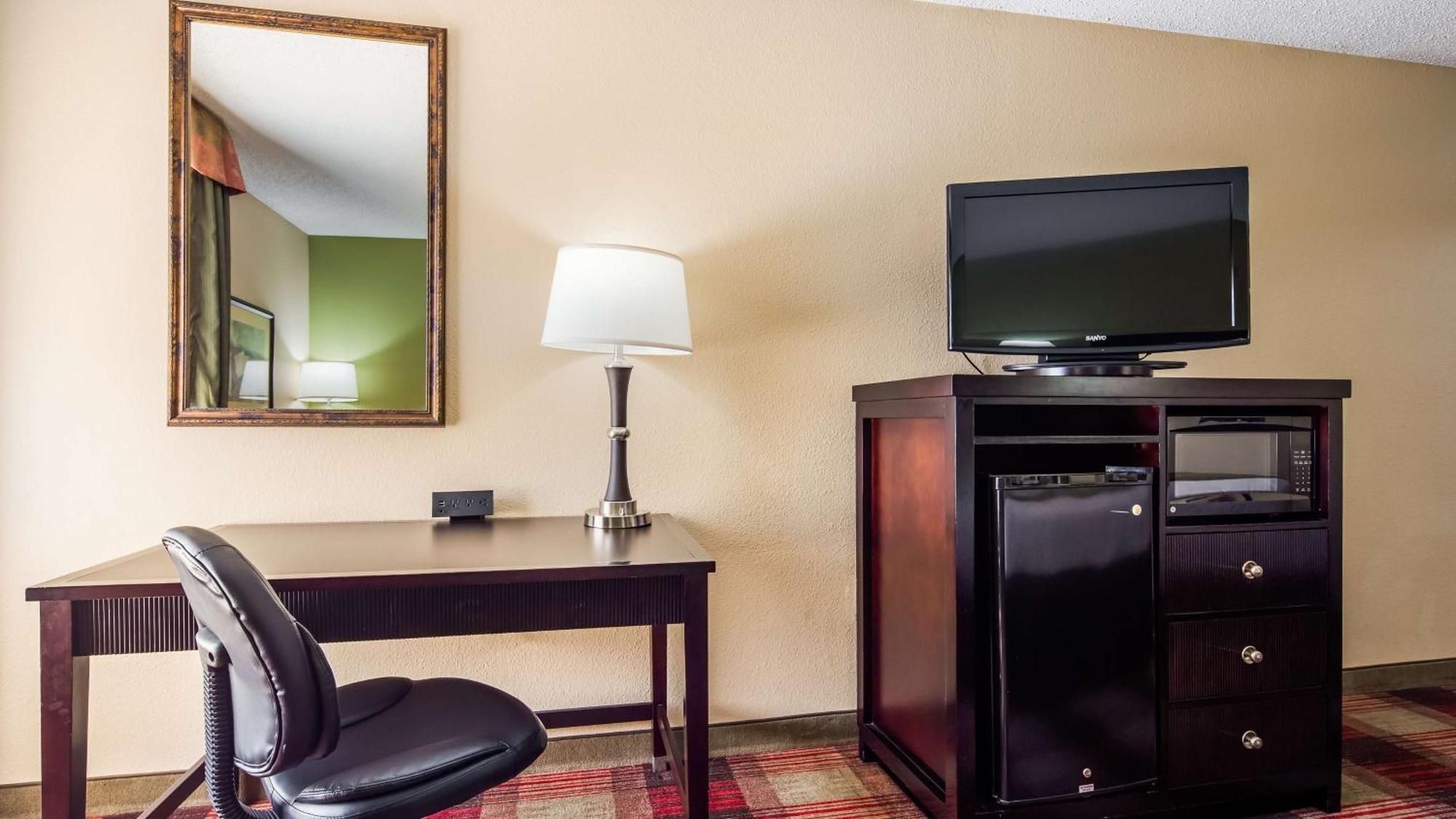 Best Western Plus Addison/Dallas Hotel Bagian luar foto