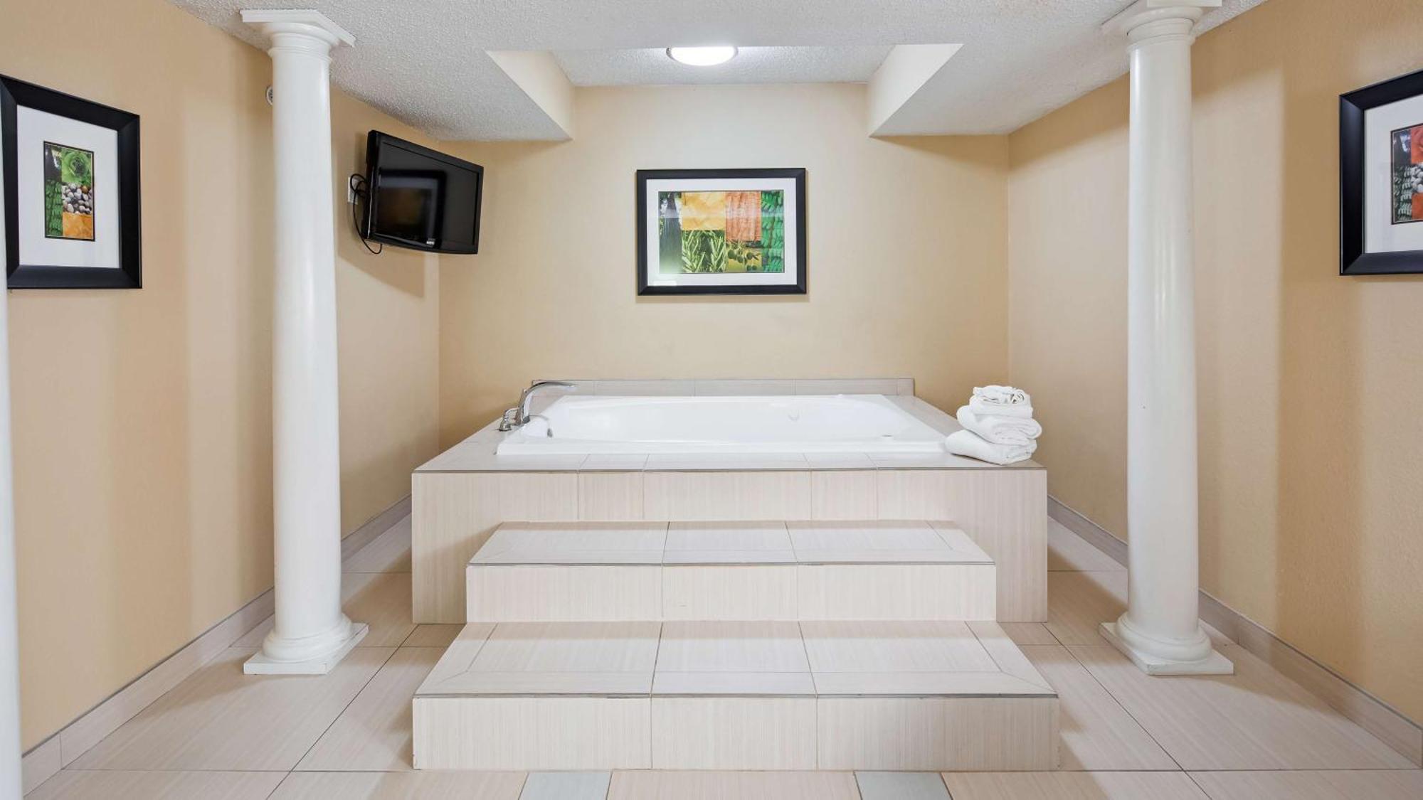 Best Western Plus Addison/Dallas Hotel Bagian luar foto